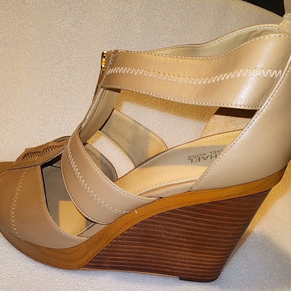Micheal Kors Tan Wedges